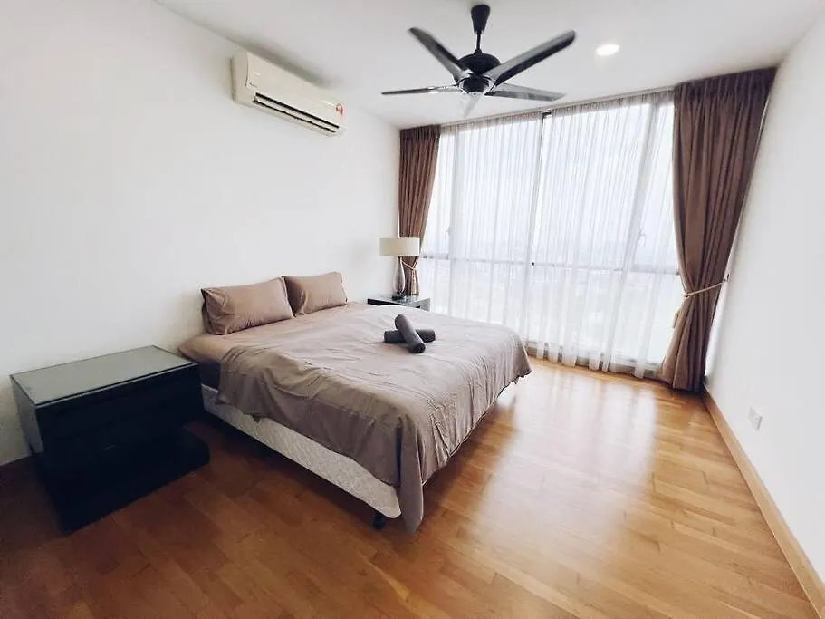 Promo Connected Train 3 Bedrooms - Above Mall 25 Kuala Lumpur Ma­lay­sia