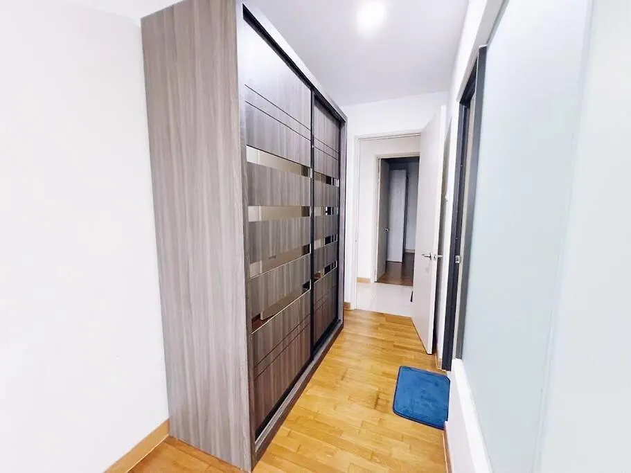 Apartment Promo Connected Train 3 Bedrooms - Above Mall 25 Kuala Lumpur