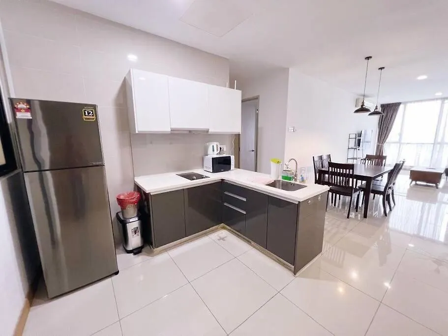 Promo Connected Train 3 Bedrooms - Above Mall 25 Kuala Lumpur 0*,
