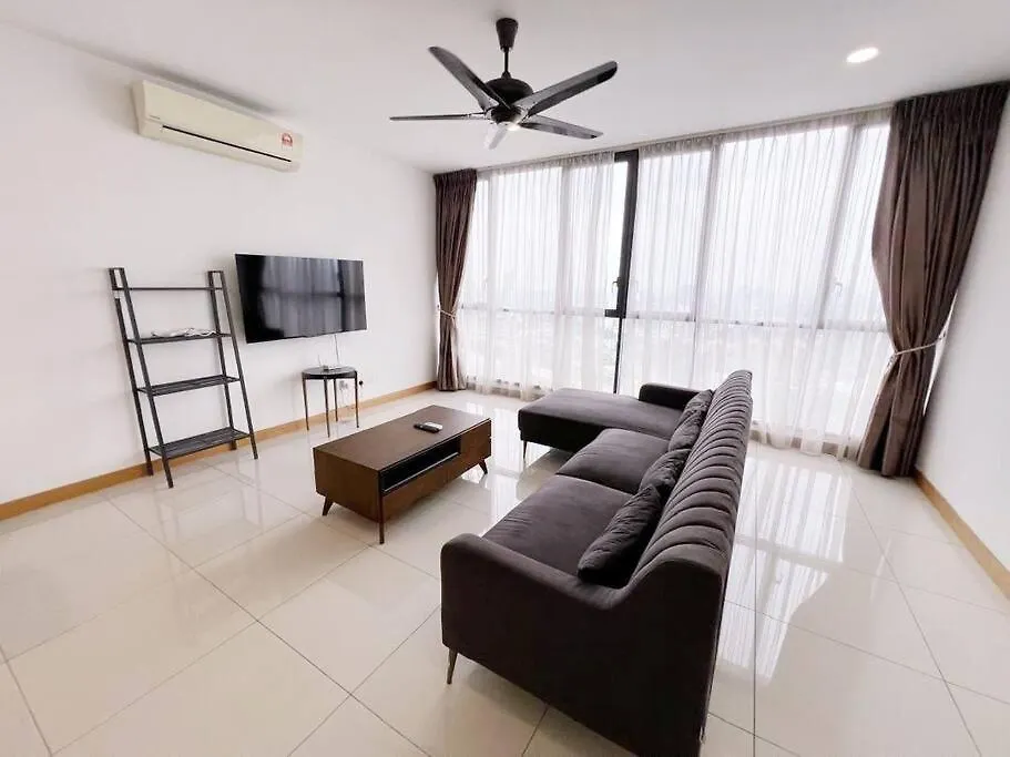 Promo Connected Train 3 Bedrooms - Above Mall 25 Kuala Lumpur Apartment
