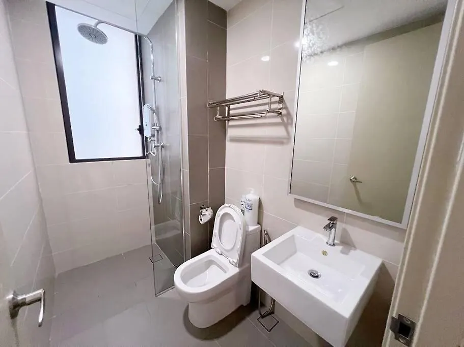 Promo Connected Train 3 Bedrooms - Above Mall 25 Kuala Lumpur Apartment
