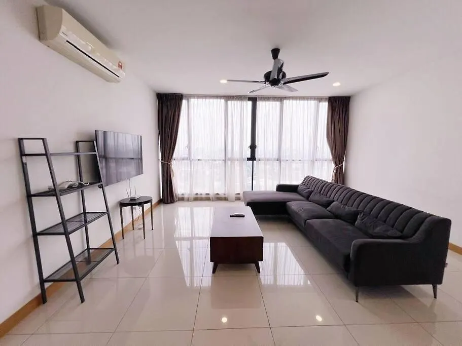 Promo Connected Train 3 Bedrooms - Above Mall 25 Kuala Lumpur
